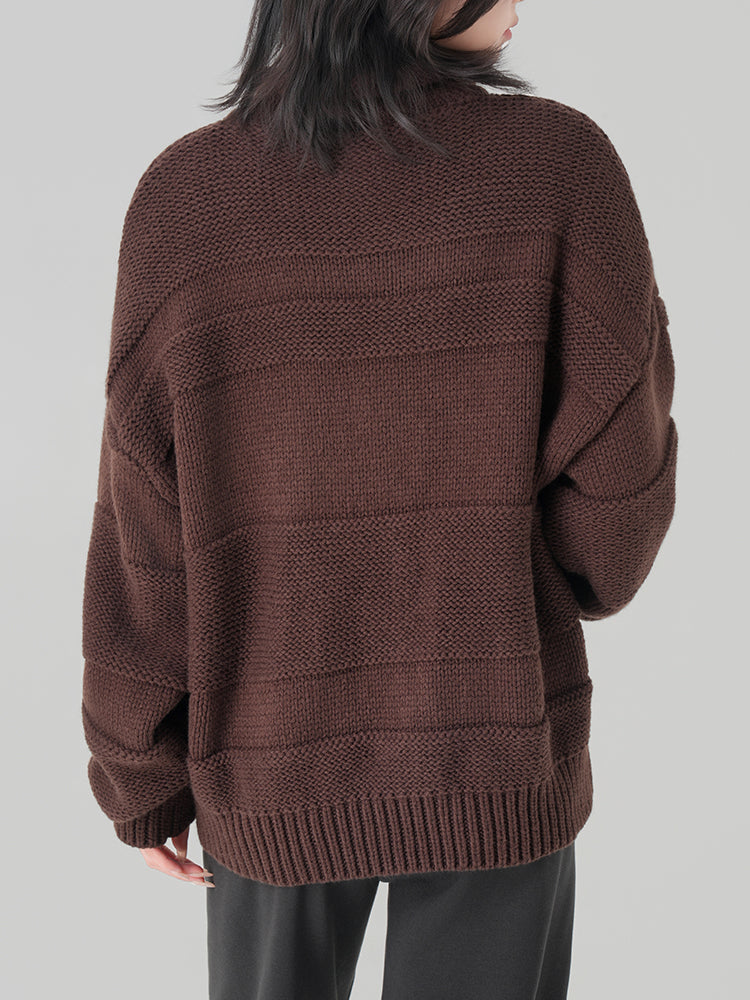 太め糸のリブ編みクルーネックセーター