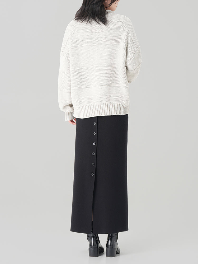 太め糸のリブ編みクルーネックセーター