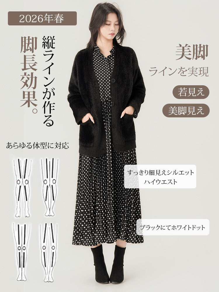 ブラックドット柄の九分袖ワンピース