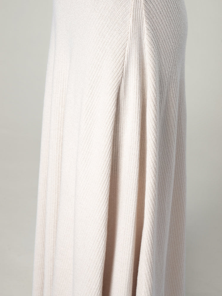 秋向けニットセットアップ