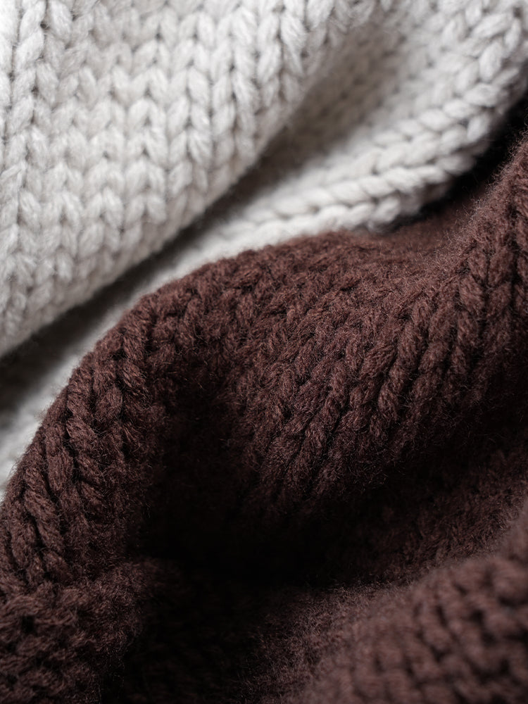 太め糸のリブ編みクルーネックセーター